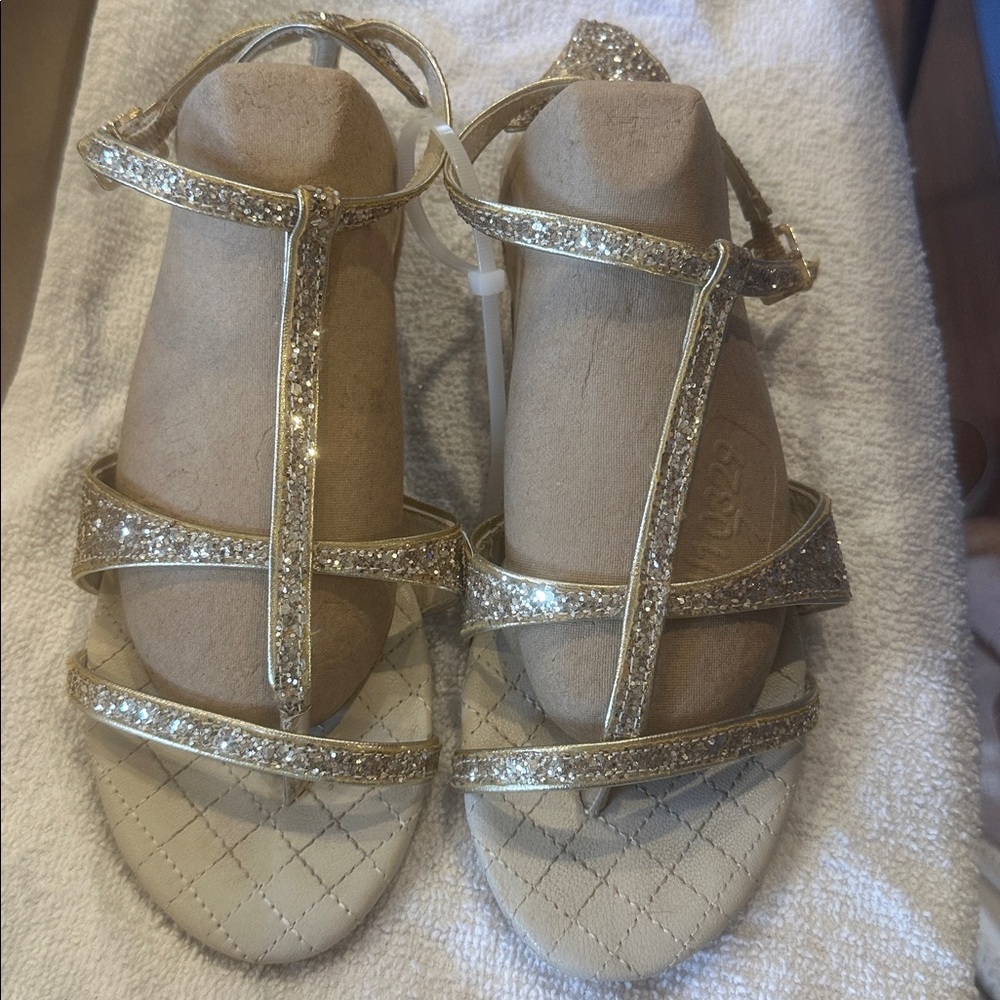 Alice + Olivia Nola Gold glittery dress sandals. 1” heel. 7.5